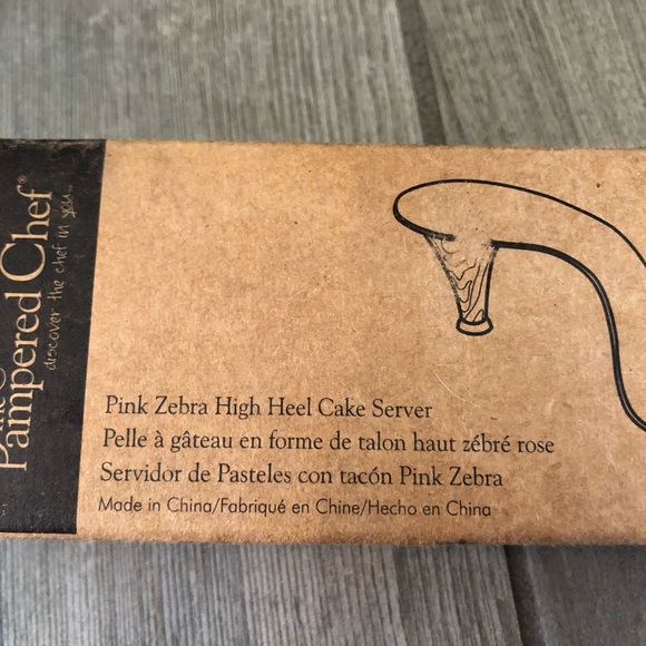 Pampered Chef Pink Zebra High Heel Cake Server #1171 Magnetic. - Picture 7 of 8